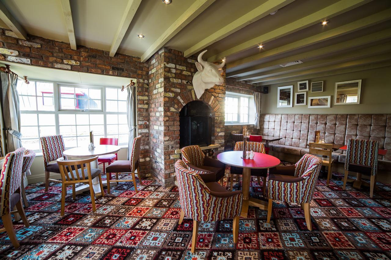 Red Squirrel, Stevenston By Marston'S Inns Extérieur photo